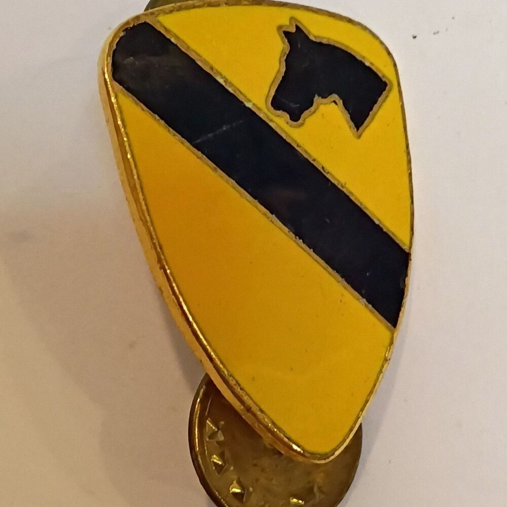 Vtg US Army 1st Calvary Division Gold Tone Lapel Pin